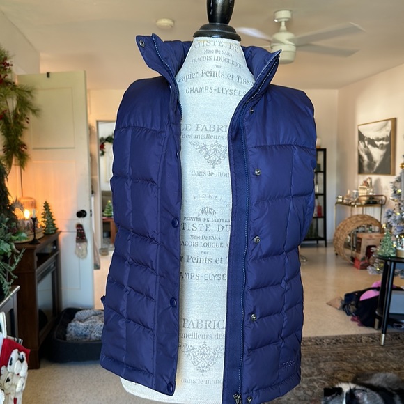 L.L. Bean Navy Vest - Picture 6 of 7